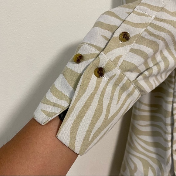 Chico’s Blouse Women’s Size 2/Large Zebra Print Long Sleeve Tunic Top Blouse - Picture 4 of 16